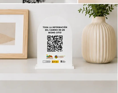 Expositor QR personalizado de sobremesa en metacrilato negro